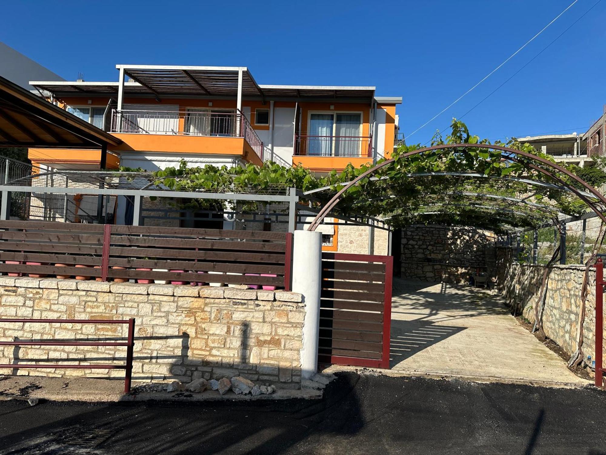 Ildora Qimon Apartment Himare Exterior photo